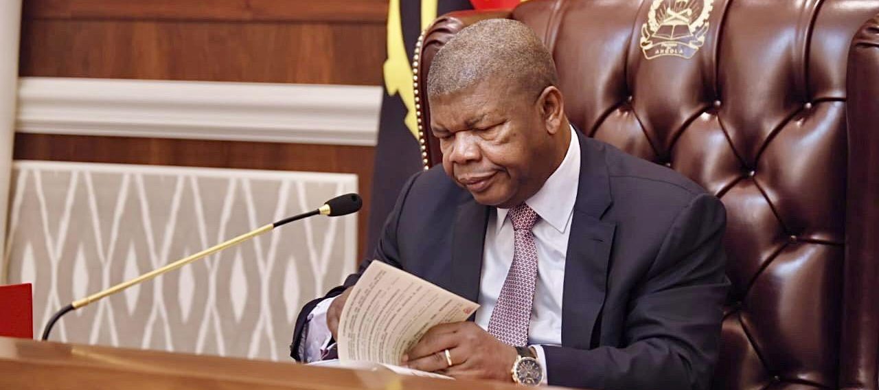 61,5 Mil Milhões por Ajuste Directo: o Cofre do Presidente